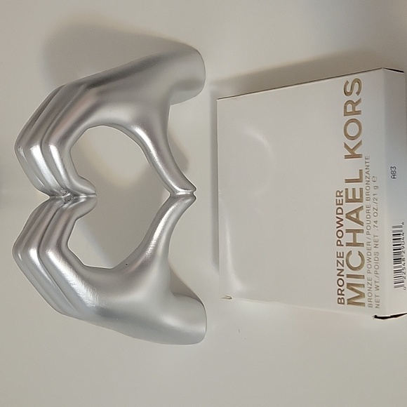 Michael Kors Bronze Powder - Picture 3 of 3
